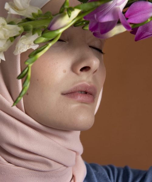 close-up-woman-posing-with-flowers